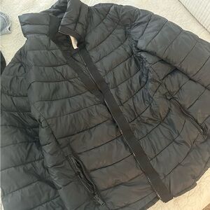 Black GAP Puffer Vest